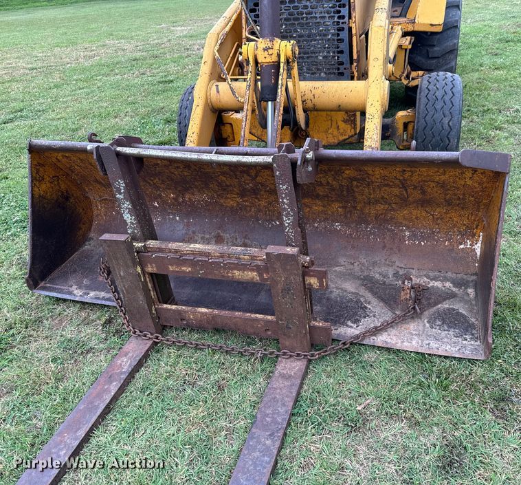 image for item DX0667 1988 John Deere 310C backhoe