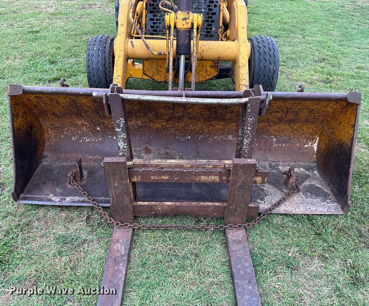 image for item DX0667 1988 John Deere 310C backhoe