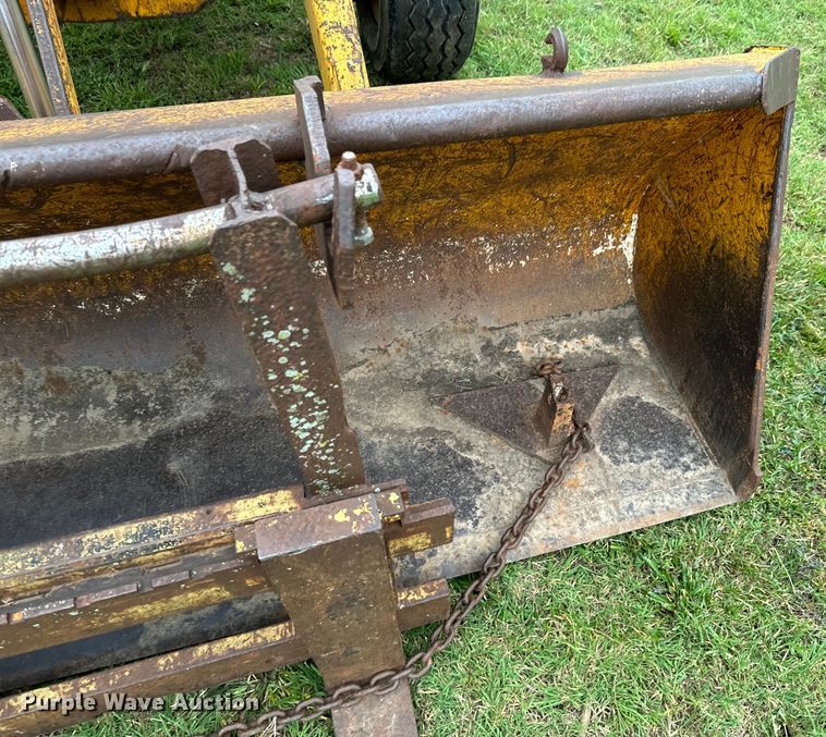 image for item DX0667 1988 John Deere 310C backhoe