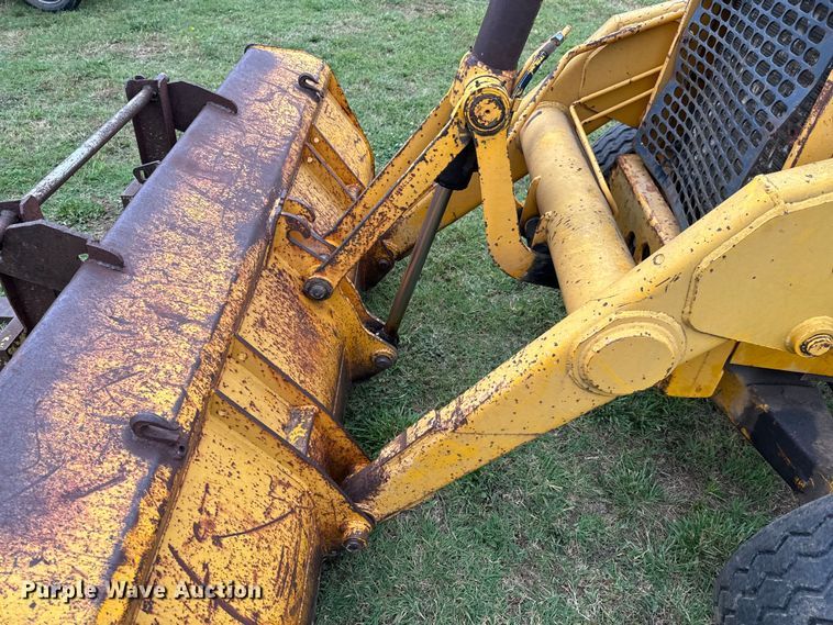 image for item DX0667 1988 John Deere 310C backhoe