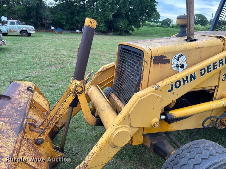 image for item DX0667 1988 John Deere 310C backhoe