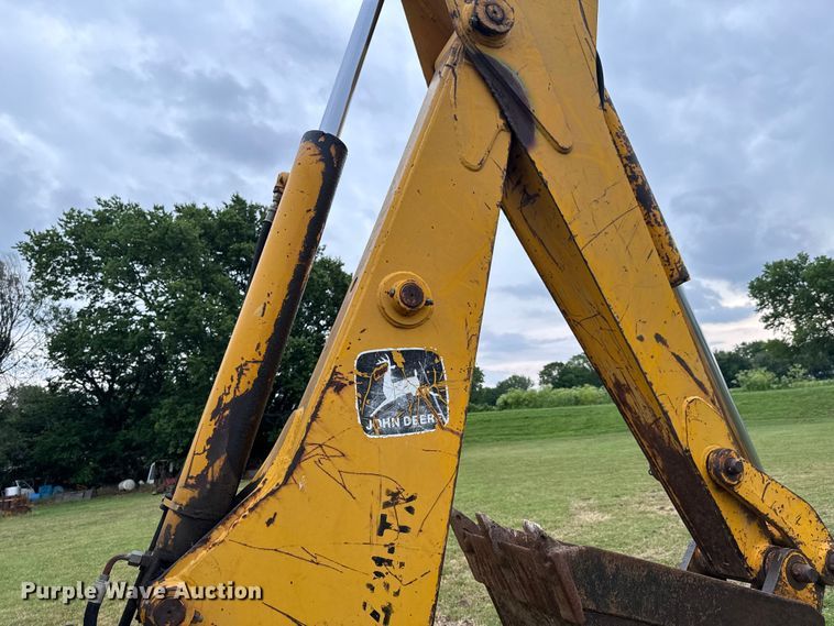 image for item DX0667 1988 John Deere 310C backhoe