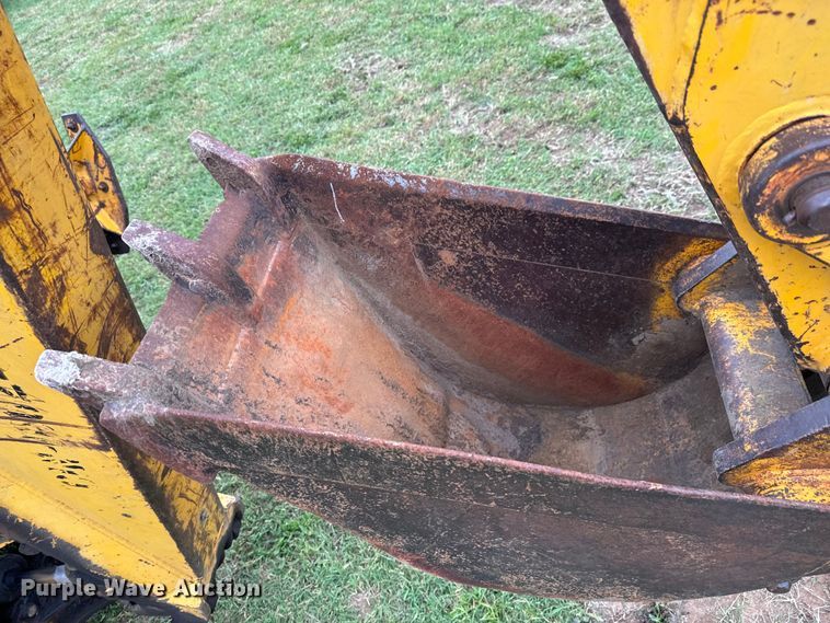 image for item DX0667 1988 John Deere 310C backhoe