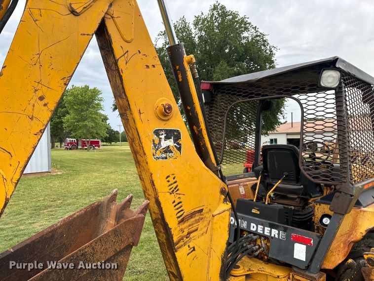 image for item DX0667 1988 John Deere 310C backhoe