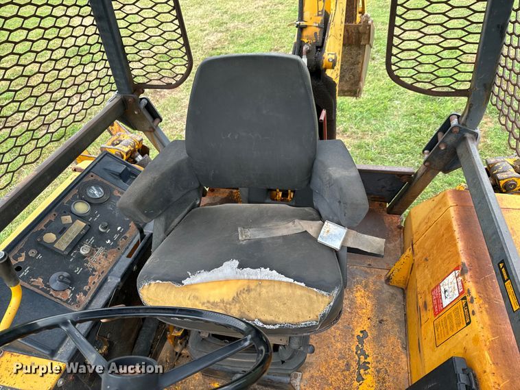 image for item DX0667 1988 John Deere 310C backhoe
