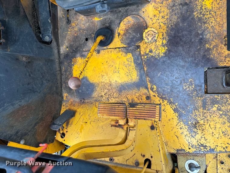 image for item DX0667 1988 John Deere 310C backhoe