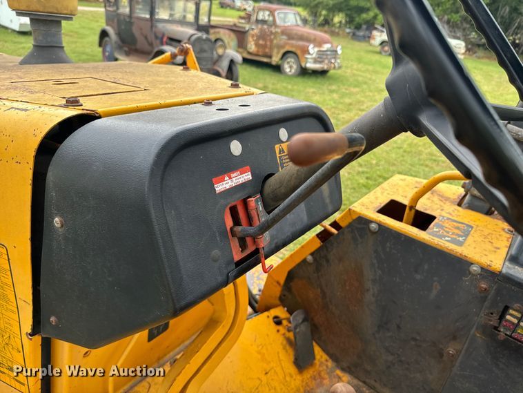 image for item DX0667 1988 John Deere 310C backhoe
