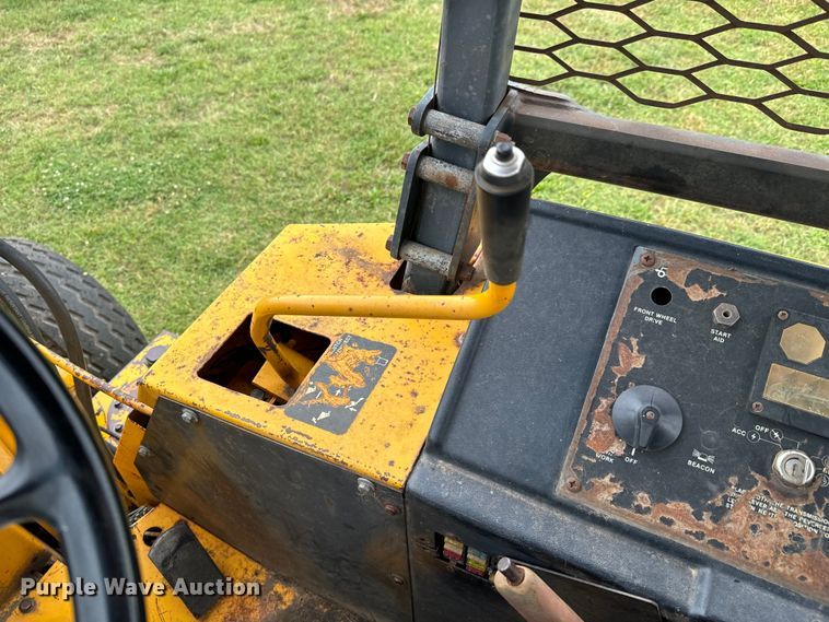 image for item DX0667 1988 John Deere 310C backhoe