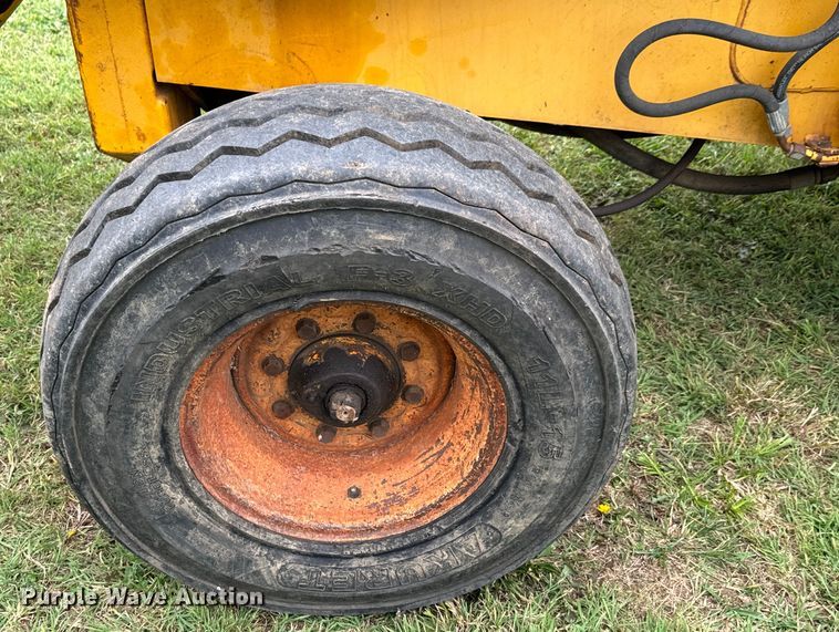image for item DX0667 1988 John Deere 310C backhoe