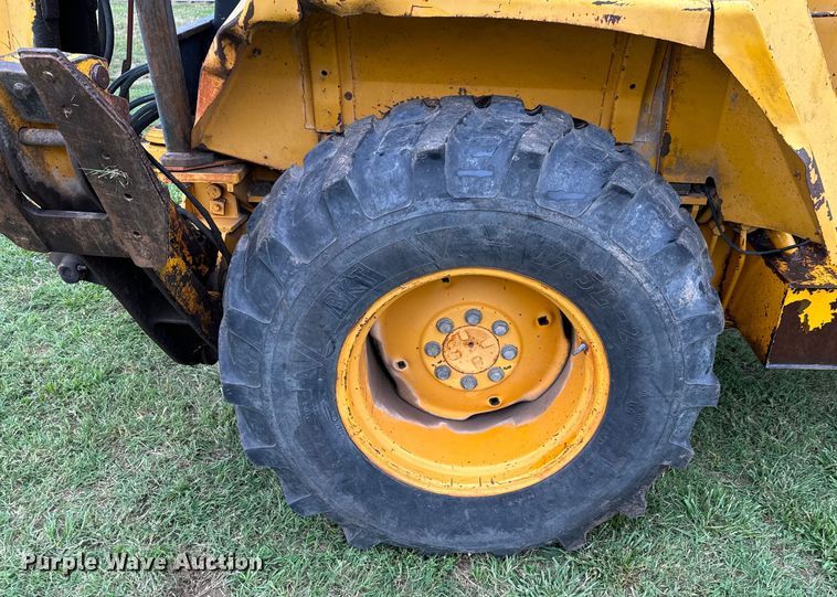 image for item DX0667 1988 John Deere 310C backhoe