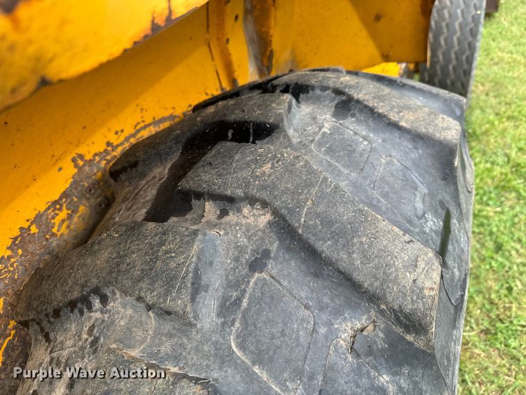 image for item DX0667 1988 John Deere 310C backhoe