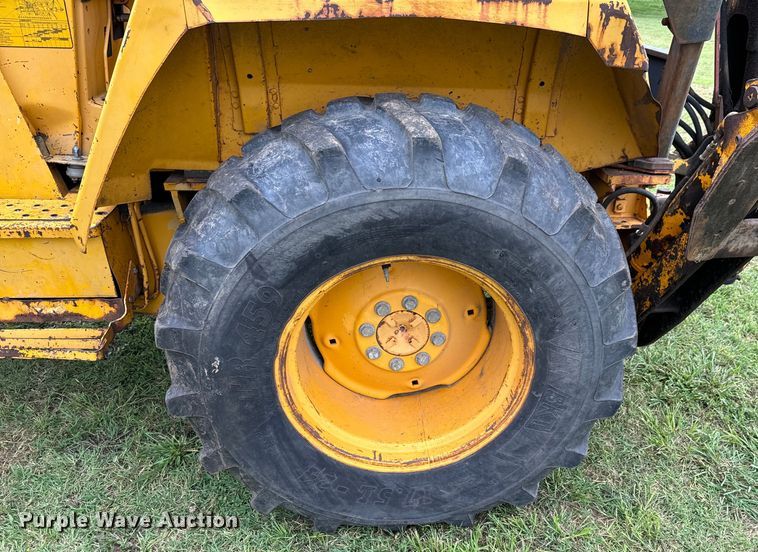 image for item DX0667 1988 John Deere 310C backhoe