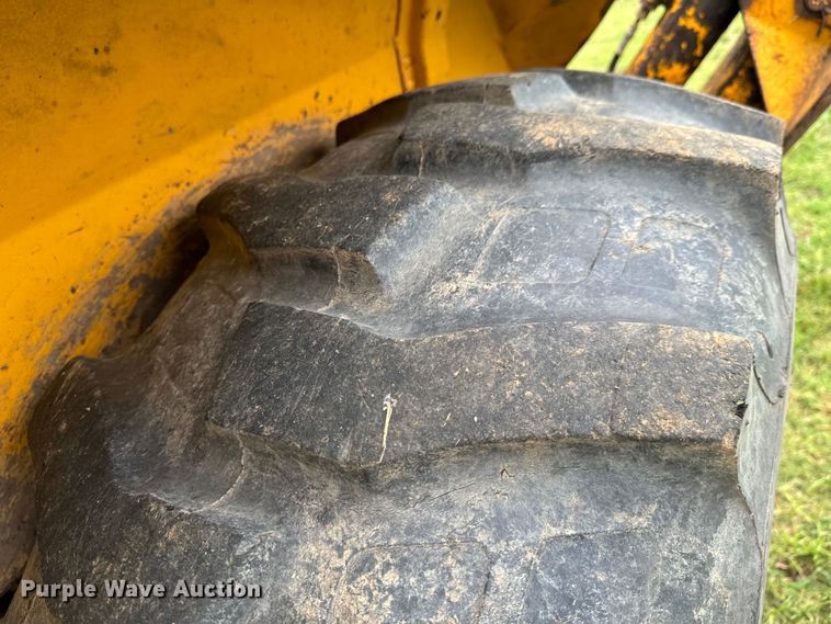 image for item DX0667 1988 John Deere 310C backhoe