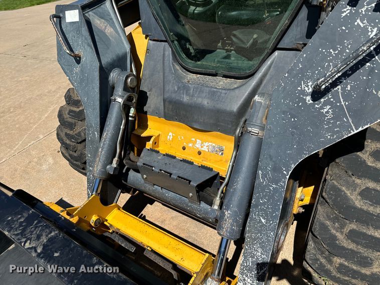 image for item DX0737 2010 John Deere 328D skid steer loader