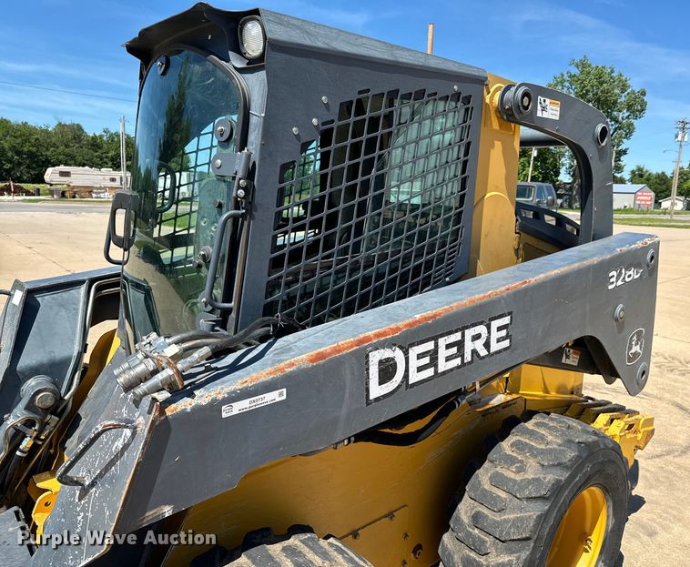 image for item DX0737 2010 John Deere 328D skid steer loader