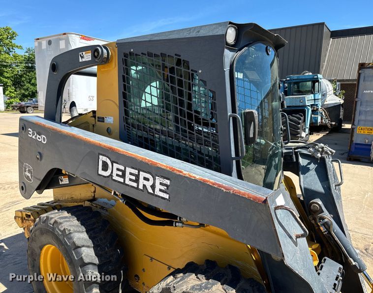 image for item DX0737 2010 John Deere 328D skid steer loader