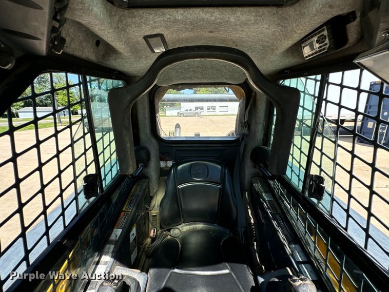 image for item DX0737 2010 John Deere 328D skid steer loader