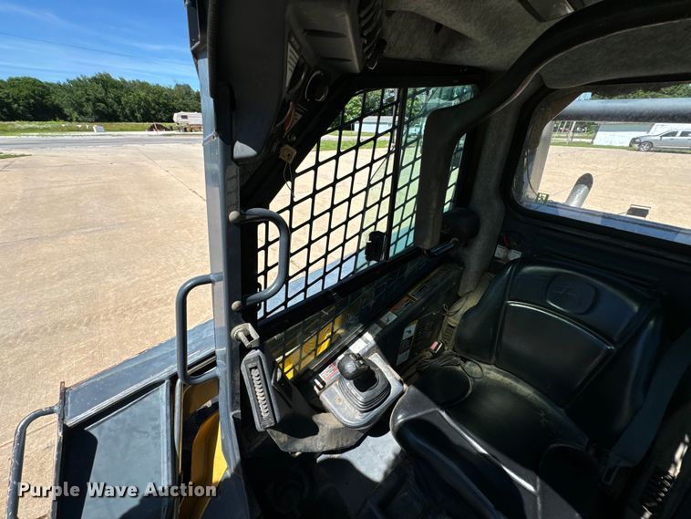 image for item DX0737 2010 John Deere 328D skid steer loader