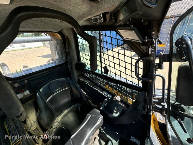 image for item DX0737 2010 John Deere 328D skid steer loader