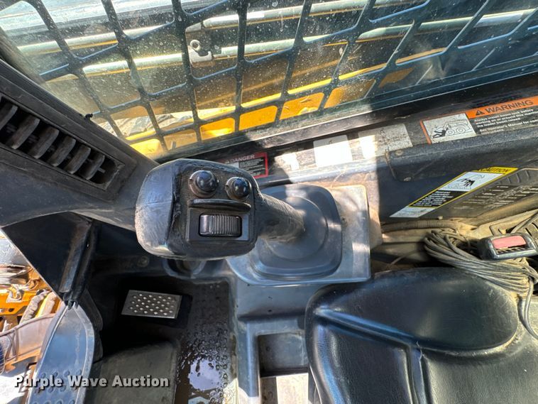 image for item DX0737 2010 John Deere 328D skid steer loader