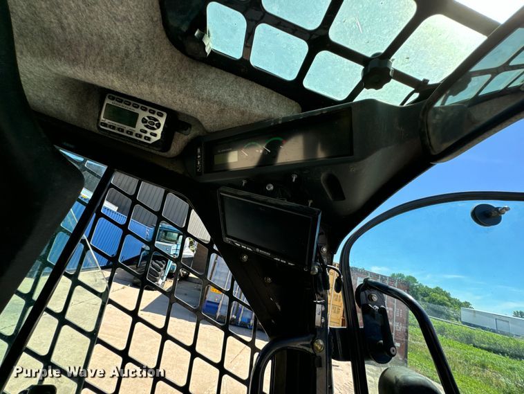 image for item DX0737 2010 John Deere 328D skid steer loader