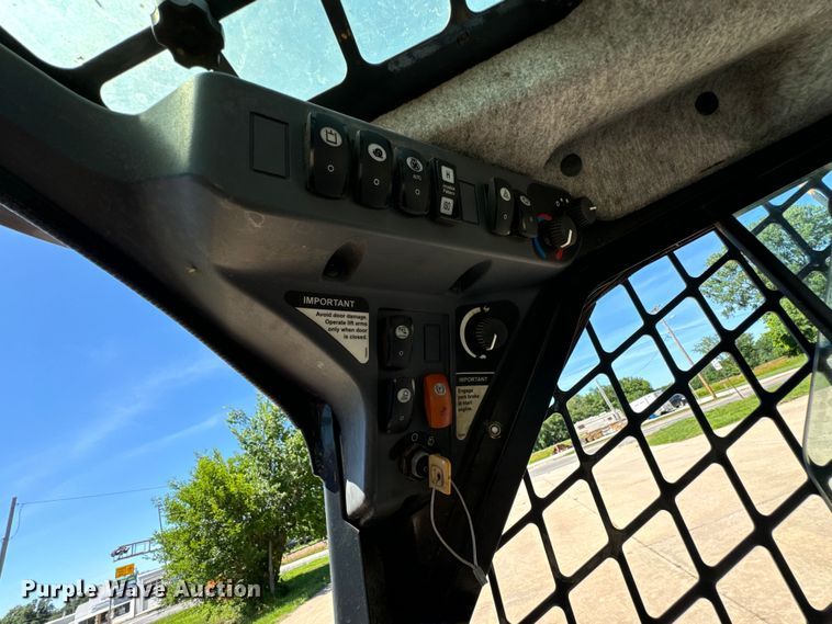 image for item DX0737 2010 John Deere 328D skid steer loader