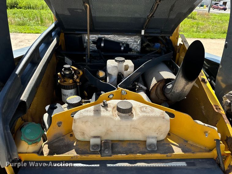 image for item DX0737 2010 John Deere 328D skid steer loader