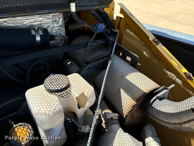 image for item DX0737 2010 John Deere 328D skid steer loader