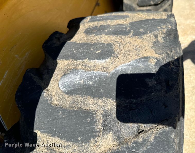 image for item DX0737 2010 John Deere 328D skid steer loader