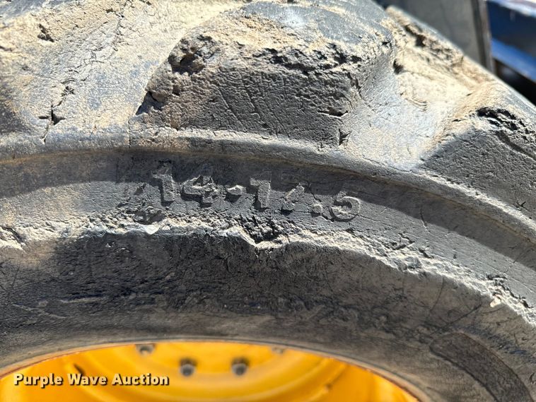 image for item DX0737 2010 John Deere 328D skid steer loader