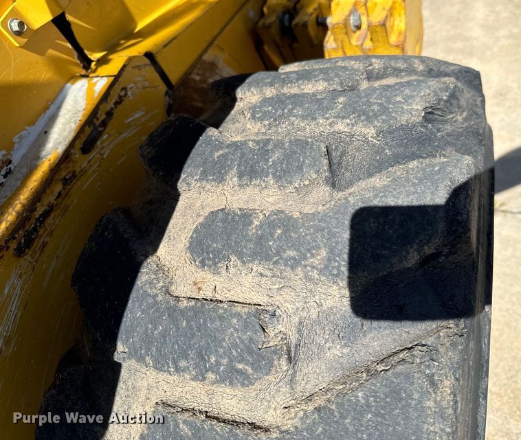 image for item DX0737 2010 John Deere 328D skid steer loader