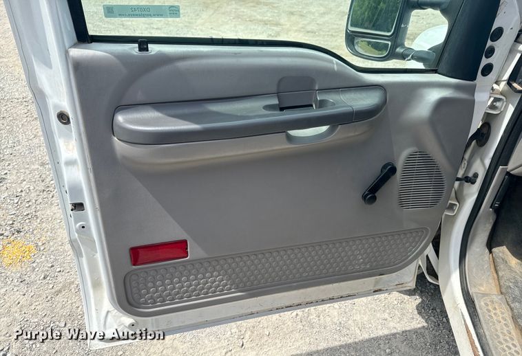 image for item DX0742 2000 Ford F450 Super Duty dump truck