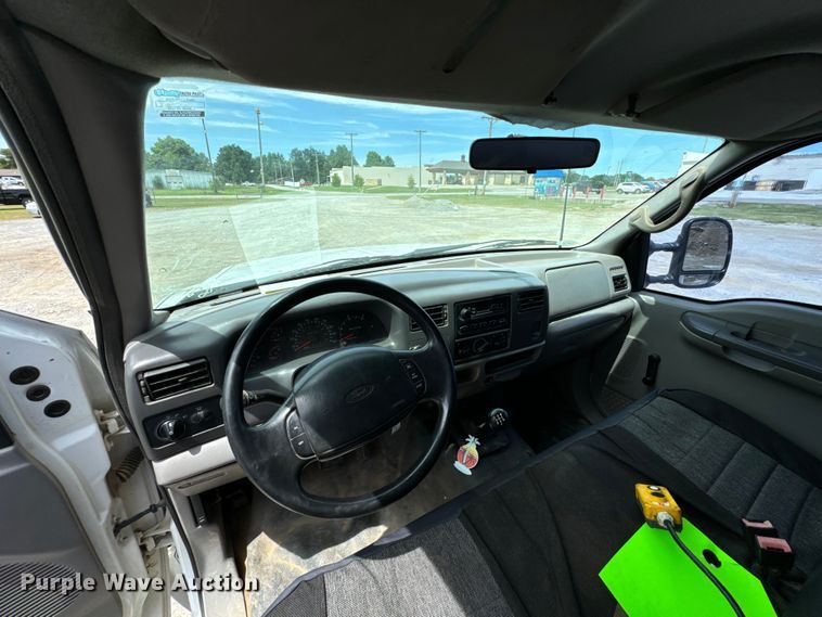 image for item DX0742 2000 Ford F450 Super Duty dump truck