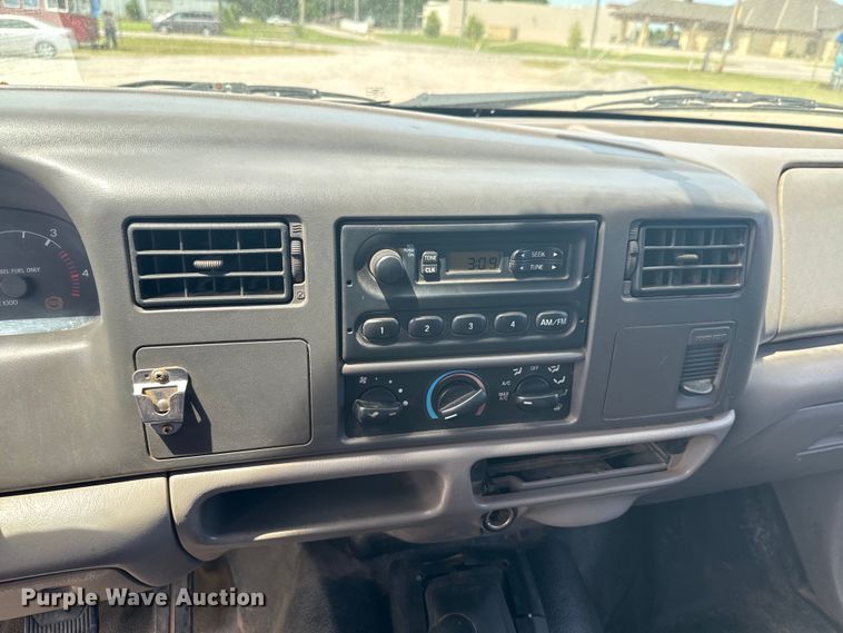 image for item DX0742 2000 Ford F450 Super Duty dump truck