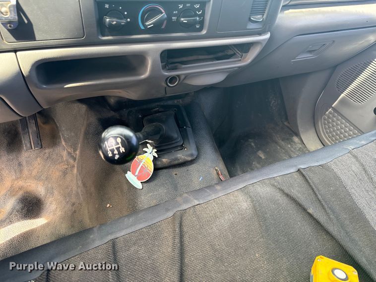 image for item DX0742 2000 Ford F450 Super Duty dump truck