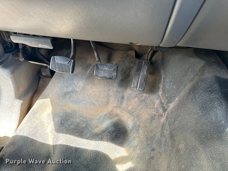 image for item DX0742 2000 Ford F450 Super Duty dump truck