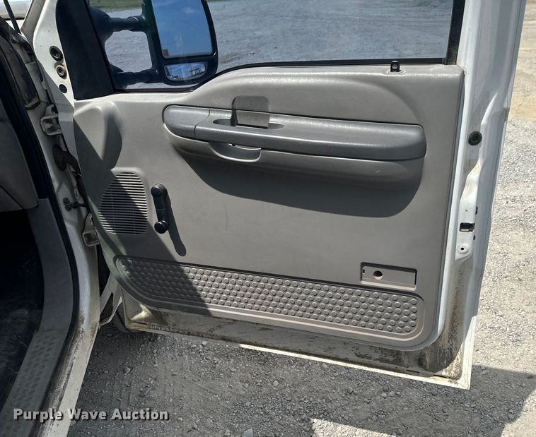 image for item DX0742 2000 Ford F450 Super Duty dump truck