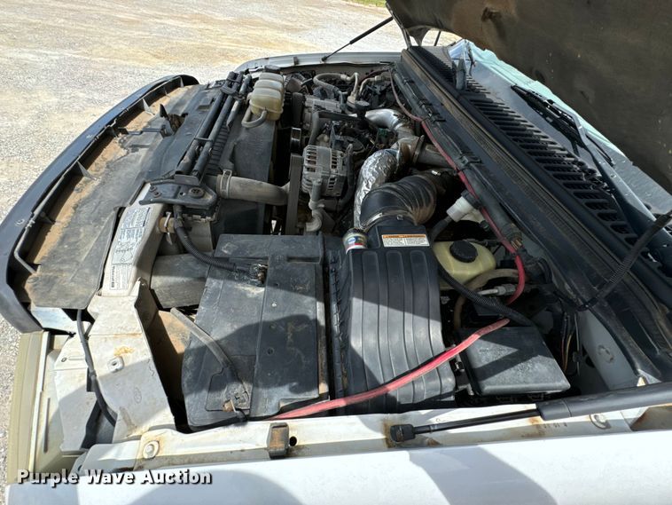 image for item DX0742 2000 Ford F450 Super Duty dump truck