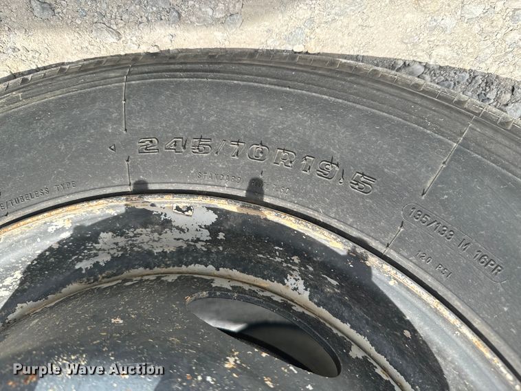 image for item DX0742 2000 Ford F450 Super Duty dump truck