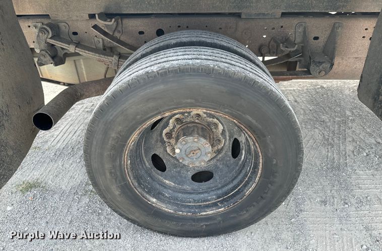 image for item DX0742 2000 Ford F450 Super Duty dump truck