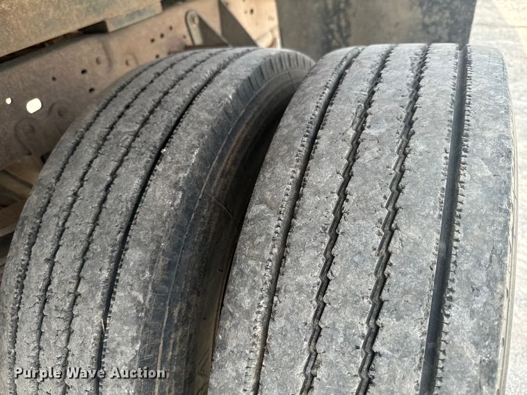 image for item DX0742 2000 Ford F450 Super Duty dump truck