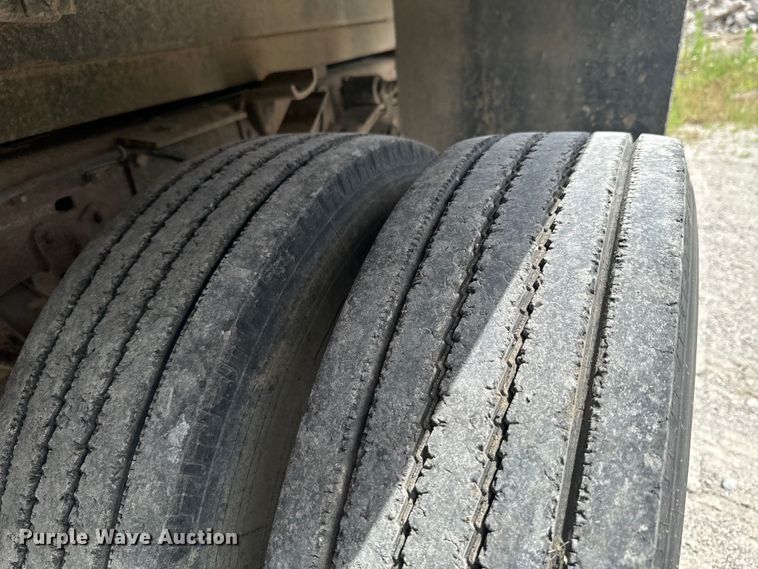 image for item DX0742 2000 Ford F450 Super Duty dump truck