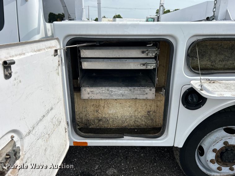 image for item EG0674 2011 Ford F350 Super Duty  SuperCab utility bed pickup truck