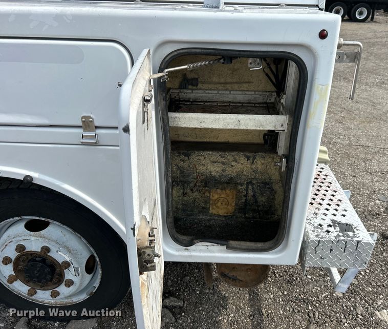 image for item EG0674 2011 Ford F350 Super Duty  SuperCab utility bed pickup truck