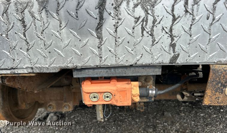 image for item EG0674 2011 Ford F350 Super Duty  SuperCab utility bed pickup truck