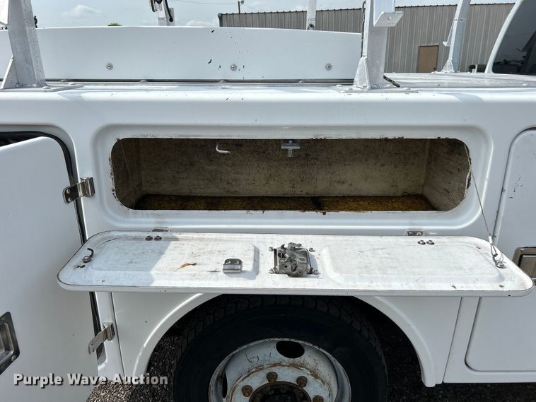 image for item EG0674 2011 Ford F350 Super Duty  SuperCab utility bed pickup truck