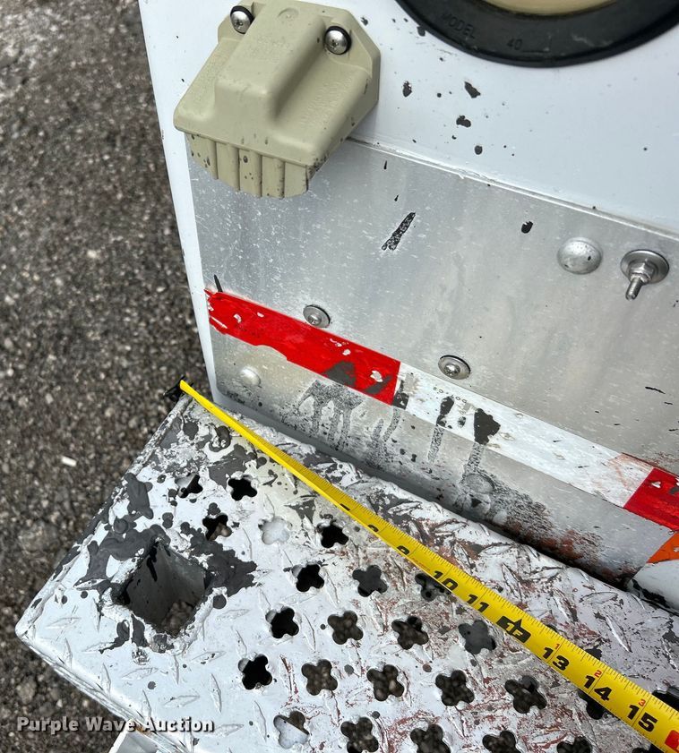 image for item EG0674 2011 Ford F350 Super Duty  SuperCab utility bed pickup truck