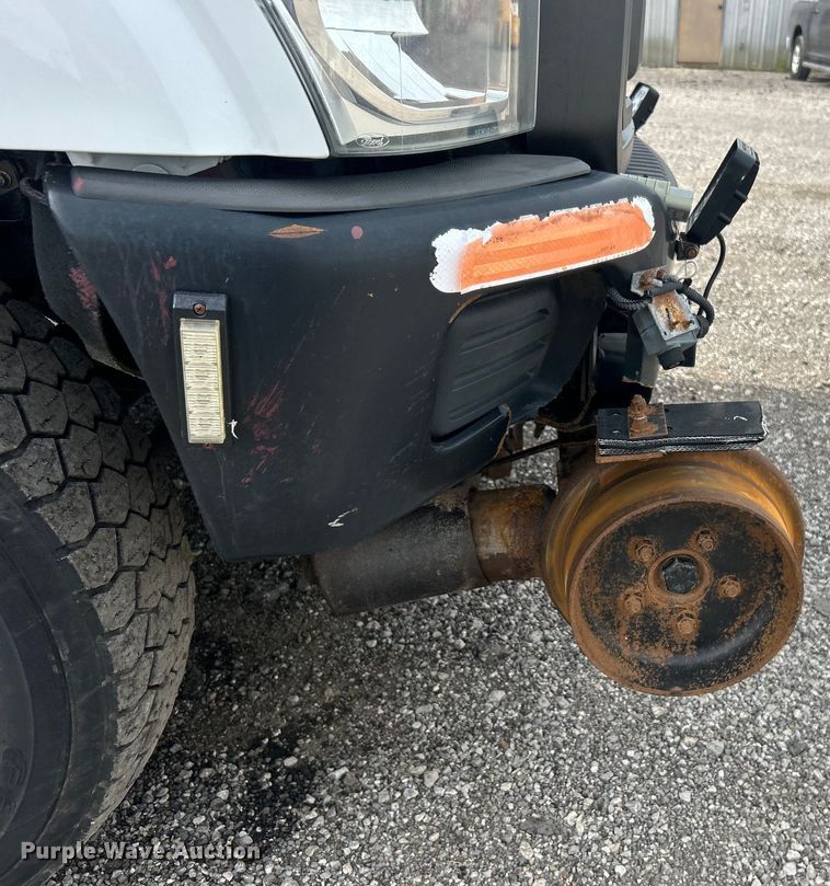 image for item EG0674 2011 Ford F350 Super Duty  SuperCab utility bed pickup truck