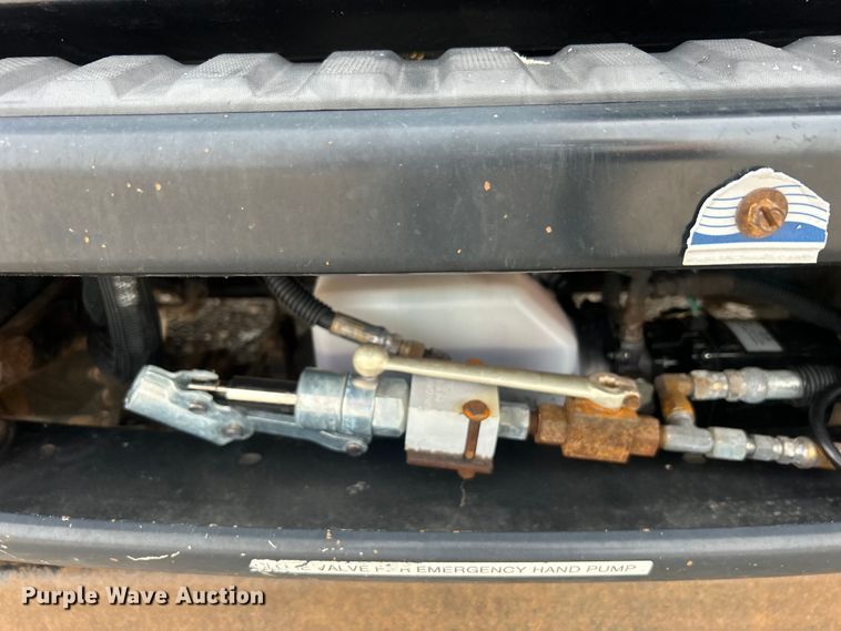 image for item EG0674 2011 Ford F350 Super Duty  SuperCab utility bed pickup truck