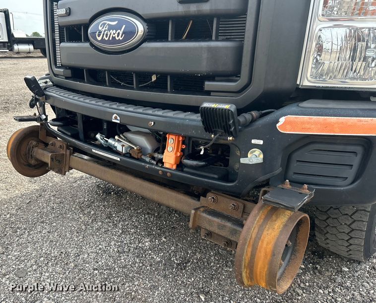 image for item EG0674 2011 Ford F350 Super Duty  SuperCab utility bed pickup truck